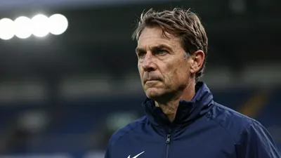 Veteran manager Tony Pulis says Frank Lampard must 'ooze confidence' to help Coventry City, who are bottom of the Premier...