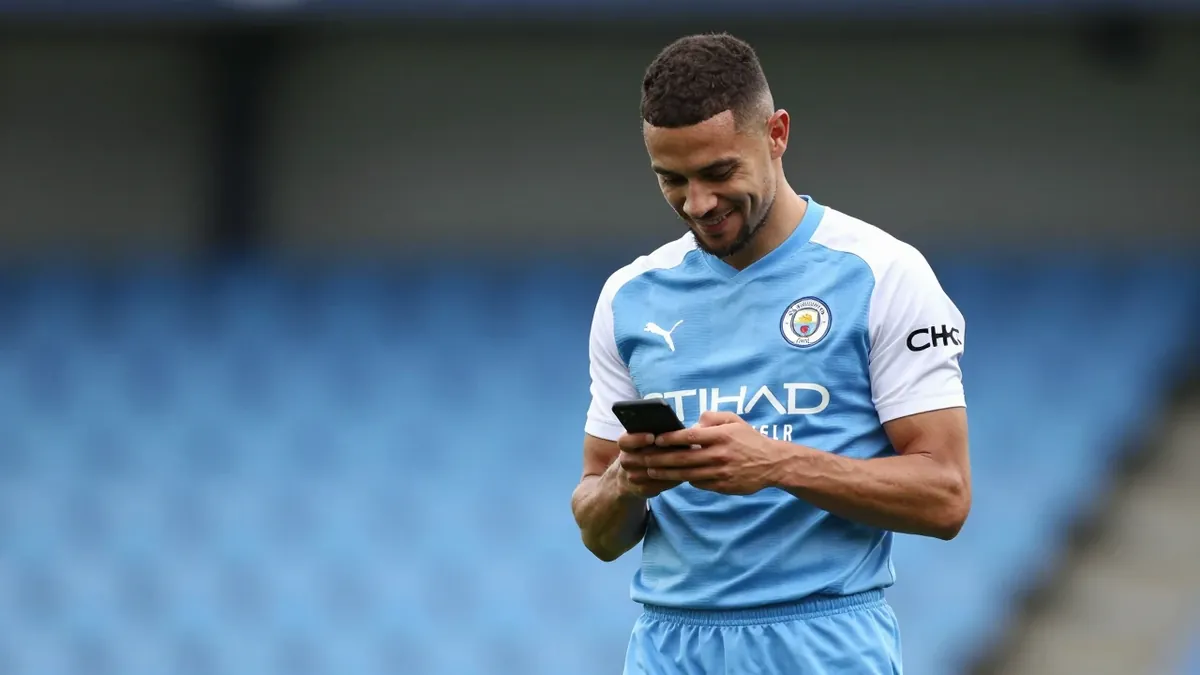 Coventry City's Ellis Simms in high demand after Lampard signings